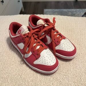 Nike low dunks hot pink